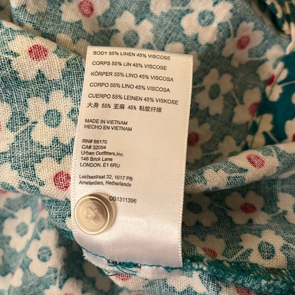 Urban Outfitters Size Medium Button Down Shirt in EUC. Oversized! - Picture 6 of 7